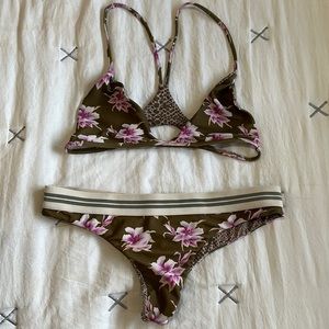 Size small acacia set